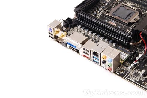płyta gł&oacute;wna Zotac Crown Edition-ZT-Z68 U1DU3 - złącza na tylnym panelu