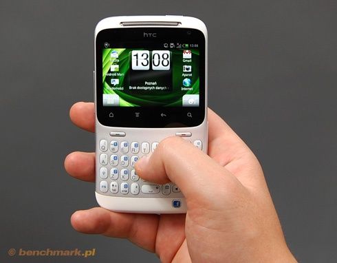 HTC ChaCha w ręku
