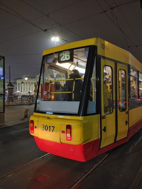 LG G8X ThinQ - wąski kat noc