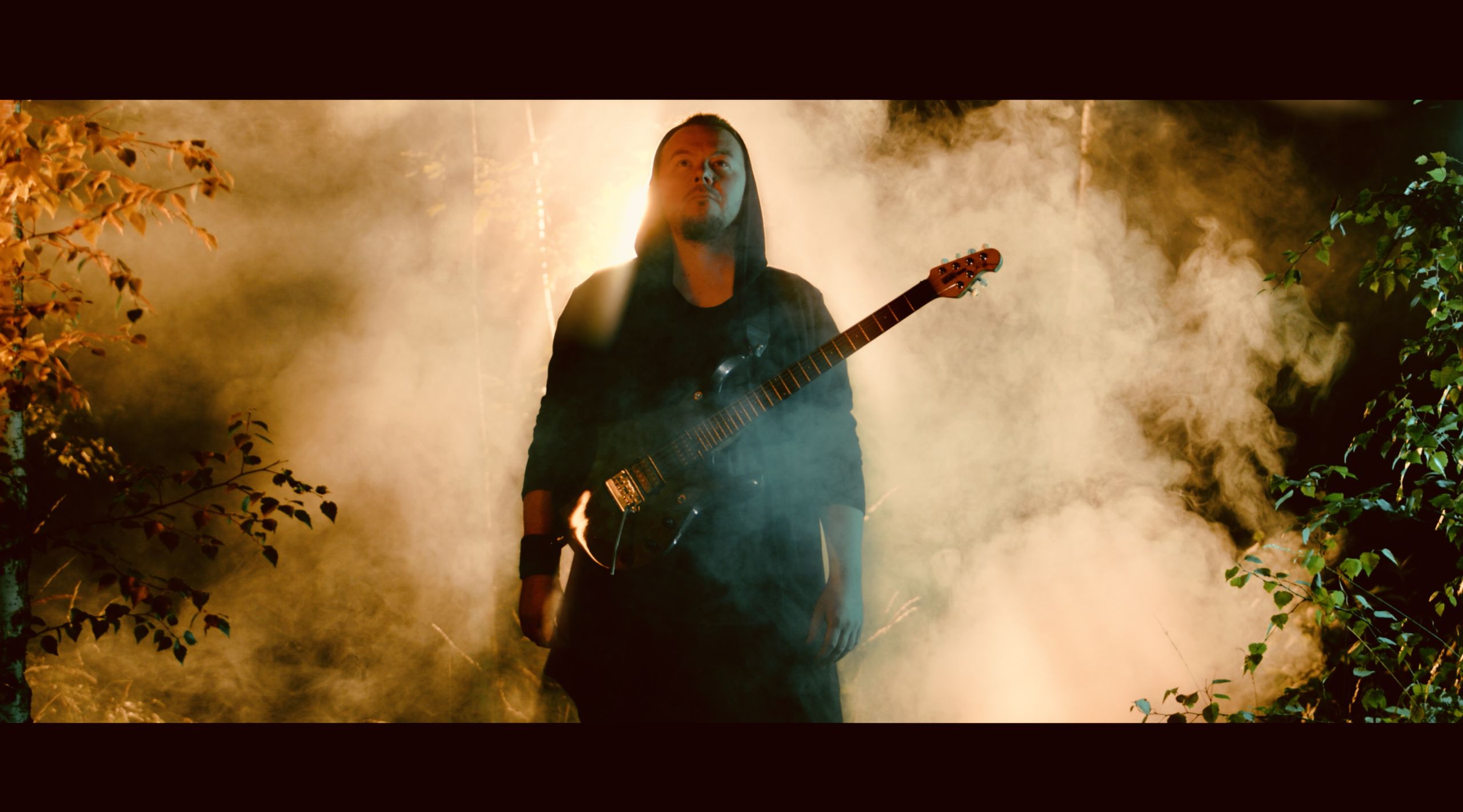 Teledysk zespołu Alhena "Scarlet"