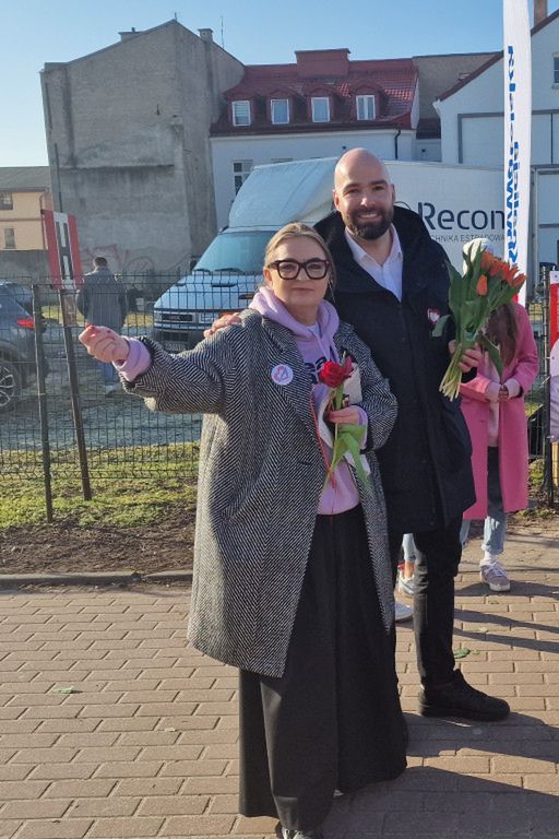 Platforma Obywatelska Płock rozdaje kwiaty w Dzień Kobiet!