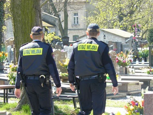 Kontrola cmentarzy