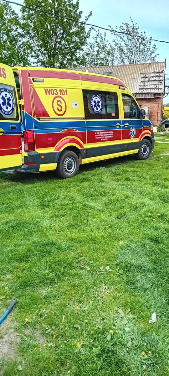 Wyważyli drzwi domu jednorodzinnego i pomogli osobie z objawami udaru!