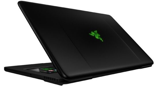 Razer Blade laptop otwarty