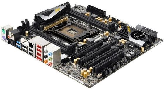 płyta gł&oacute;wna ASRock X79 Extreme4-M - widok na tylny panel