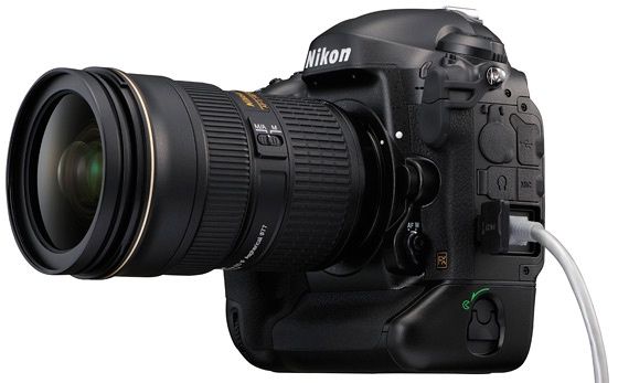 Lustrzanka Nikon D4 Ethernet i złącze słuchawkowe