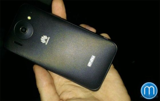Huawei Ascend G510 smartfon tył