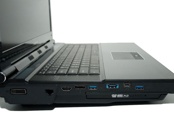 Eurocom Panther laptop mobilna stacja robocza widok bok