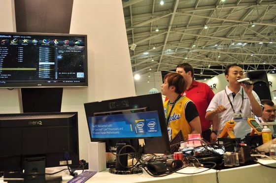 ASRock Computex 2013 rekord podkręcania pamięci Team Group DDR3 4280 MHz zdjęcie