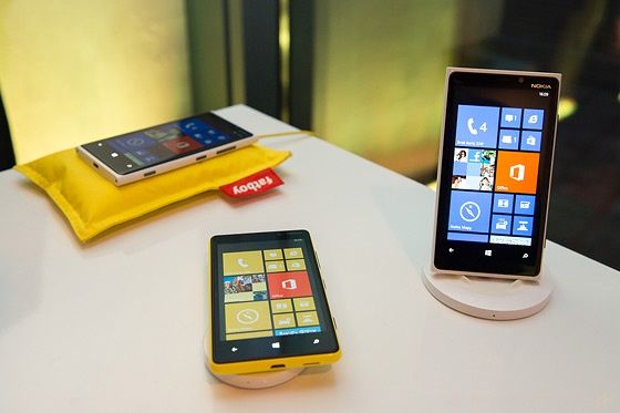 Nokia Lumia 920 Nokia Lumia 820 widok interfejs Windows Phone 8