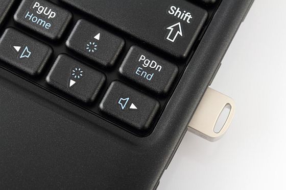 Pendrive może bezpiecznie spoczywać na stałe w laptopie