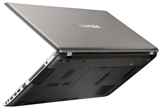 Toshiba P870 laptop tył back open notebook