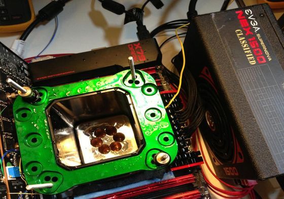 EVGA GeForce GTX Titan 4-way SLI k|ngp|n 3DMark 11 rekord platforma kontener procesor zdjęcie