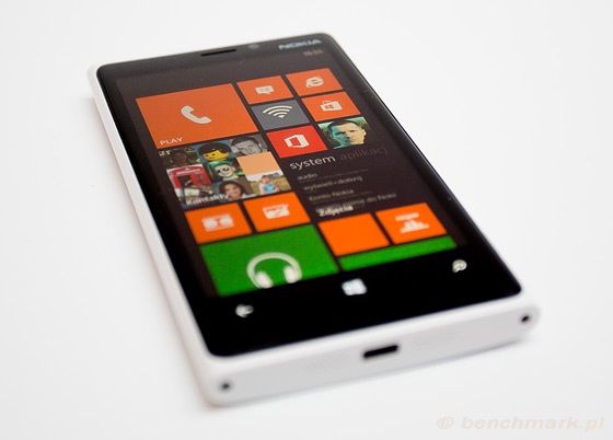 Nokia Lumia 920 widok bok ekran
