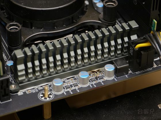 uszkodzona sekcja zasilania na płycie głównej Gigabyte X79-UD3
