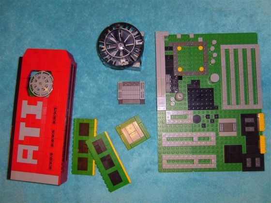Komputer z klocków LEGO zdjęcie
