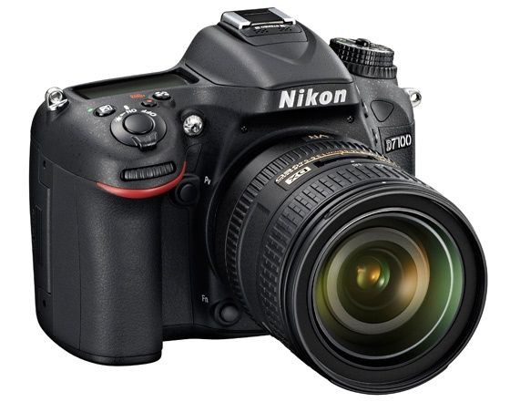Nikon D7100 obiektyw 16-85 mm widok bok