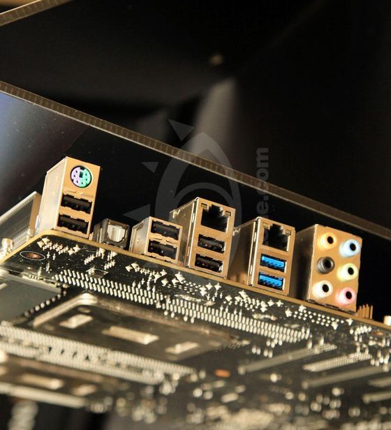 płyta gł&oacute;wna ASUS Z9PE-D8 WS - tylny panel