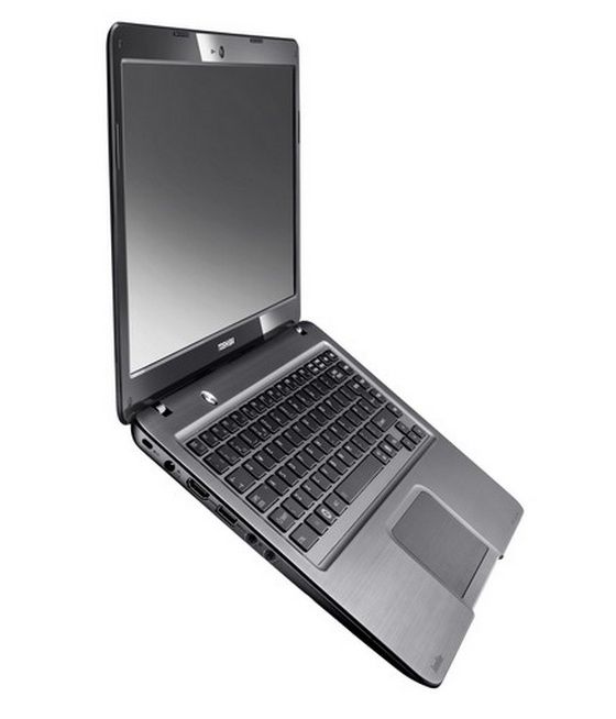Toshiba Satellite U840 ultrabook otwarty