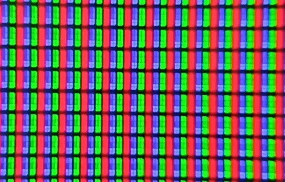 TCL 65C815 - piksele z bliska