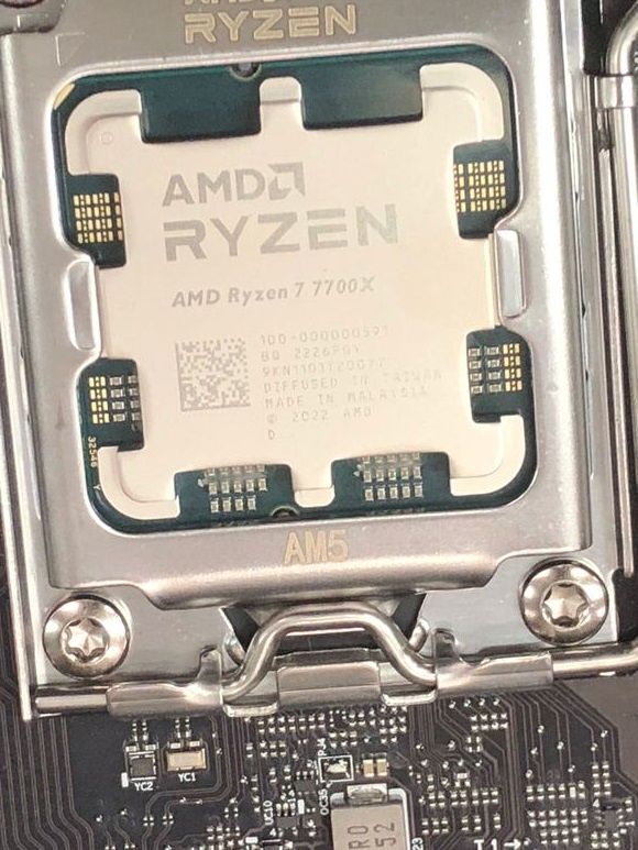 AMD Ryzen 7 7700X