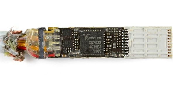 Wnętrze przewodu Thunderbolt Apple