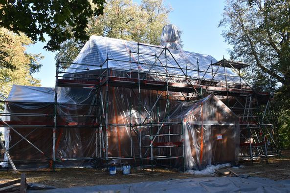 Zafoliowany kościół w Brwilnie