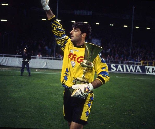Pagliuca świętuje zwycięstwo w Pucharze Włoch 1993-1994 fot. domena publiczna