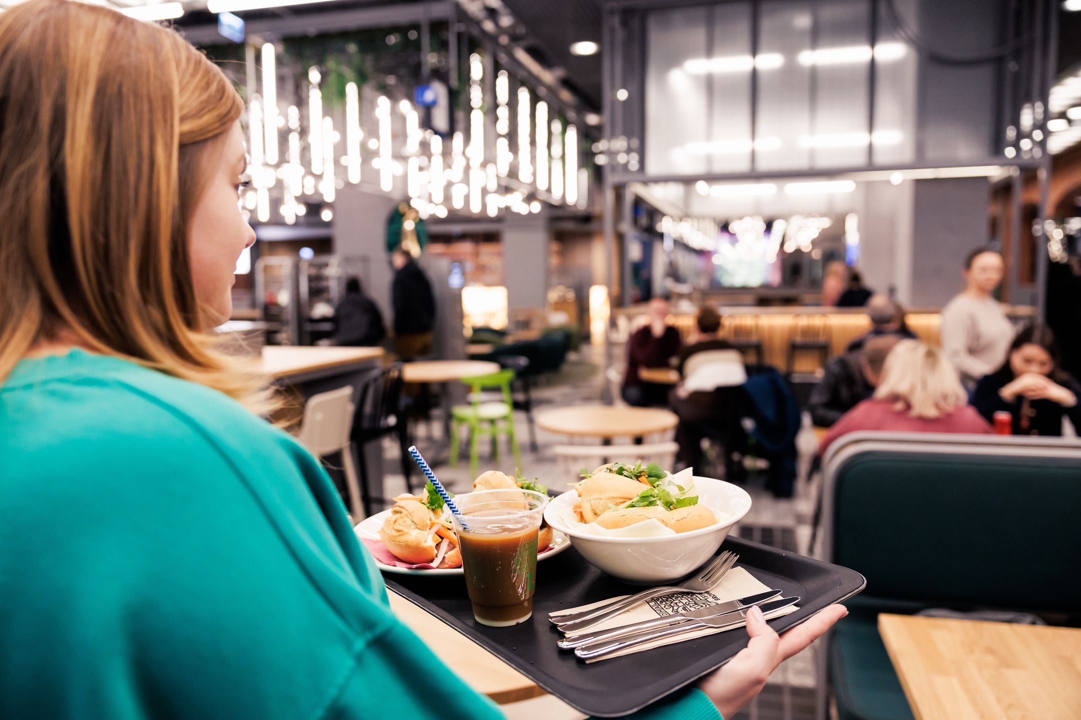 Parapetówka Food Hallu Stary Browar – Kulinarne gwiazdy i darmow