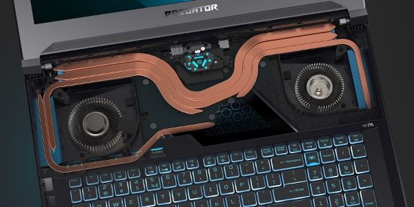 Acer PREDATOR Helios 700 - wnętrze laptopa z widocznym chłodzeniem
