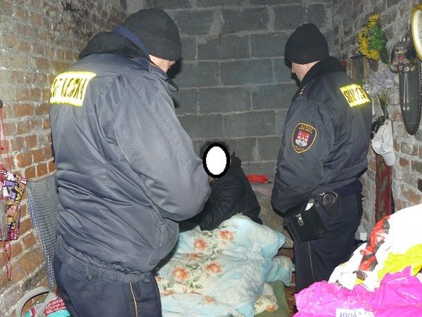 Pomoc bezdomnym w zimę