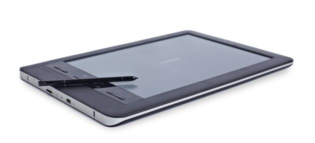 EnerGenie E-paper printer ePP2 przypomina swoim wyglądem czytnik e-booków i zastępuje tradycyjny papier. Wszystkie wydruki pojawiają się na ekranie (e-papierze), a nie na tradycyjnych, papierowych kartkach. [źródło: Gamebird]