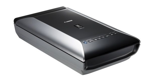Skaner fotograficzny Canon CanoScan 9000F MKII pozwala na skanowanie nie tylko zdjęć, ale również negatywów i slajdów. [źródło: Canon]