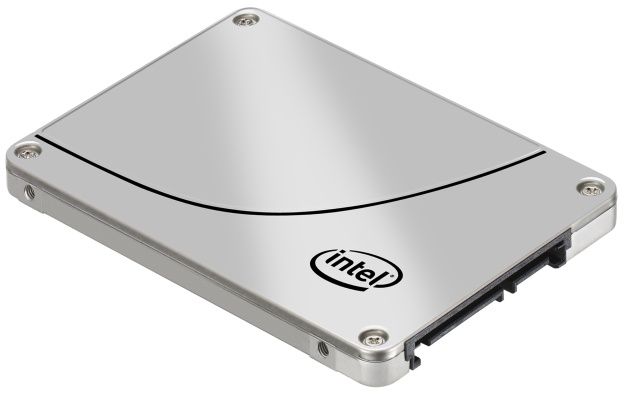 Dysk SSD nie zawiera elementów mechanicznych. Dzięki temu lepiej znosi wstrząsy i nie słychać go podczas pracy komputera. Na zdjęciu dysk SSD firmy Intel. [źródło: Intel]