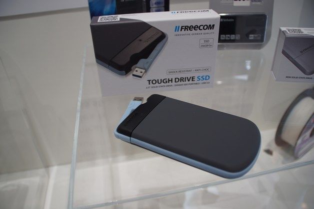 Zewnętrzne dyski SSD korzystające ze złącza USB 3.0 sprzedawane pod marką Freecom i Verbatim