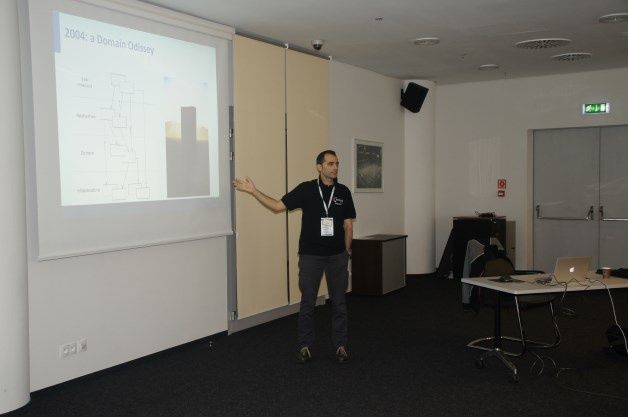 Wykład Idiomatic Domain Driven Design: implementing CQRS poprowadził Andrea Saltarello