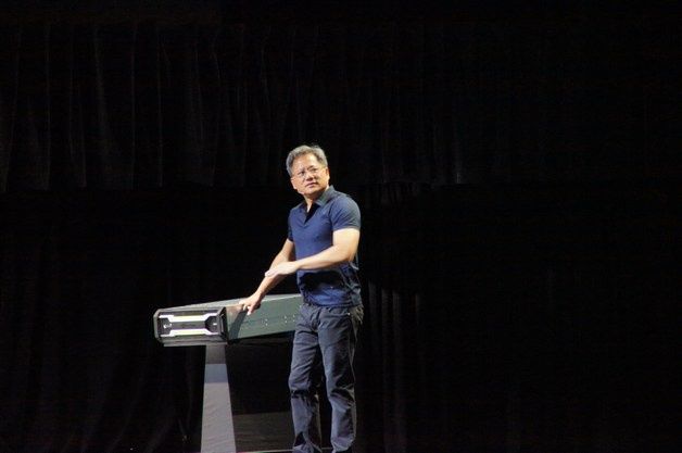 Jen-Hsun Huang prezentuje stację IRAY VCA.