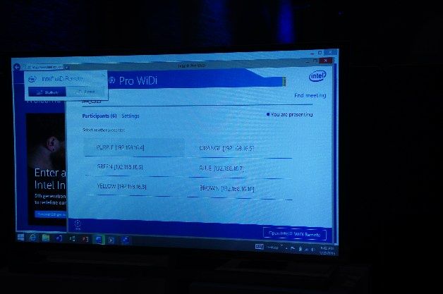 Implementacja systemu Intel Pro WiDi pozwalająca uczestnikom zebrania na bezprzewodową prezentację przygotowanych przez siebie materiałów. Osoba prowadząca przełącza transmisję sygnału wideo na urządzenie użytkownika zabierającego głos w dyskusji.