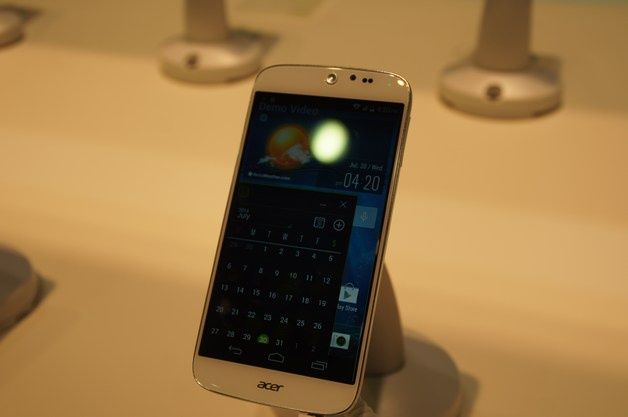 Smartfony Acer Liquid Jade charakteryzują się bardzo cienką I smukła obudową (5” ekran HD IPS, kamera 13 Mpx z przodu 1.8 Mpx, 120 g)
