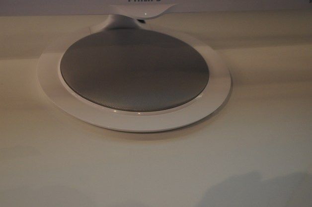 Philips 275CQHAW (27”) monitor z wbudowanym w podstawę siedmiowatowym głośnikiem.