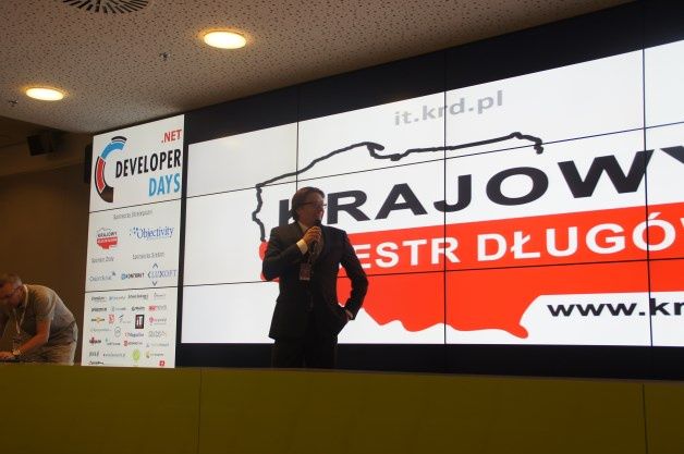 Przedstawiciele sponsorów prezentują swoje firmy.