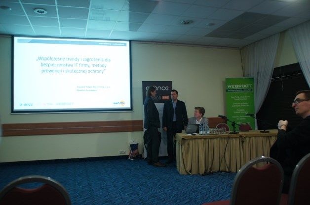 Konferencja za chwilę się zacznie.