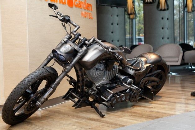 Motocykl zbudowany przez ekipę Game Over Cycles.