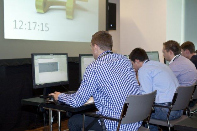 Uczestnicy konkursu ModelMania musieli na czas narysować zadany przez organizatorów model. [źródło: CNS Solutions]
