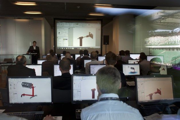 W sali warsztatowej znajdowało się 30 komputerów, na których uczestnicy konferencji mogli podnosić swoje umiejętności w posługiwaniu się programem SolidWorks.  [źródło: CNS Solutions]