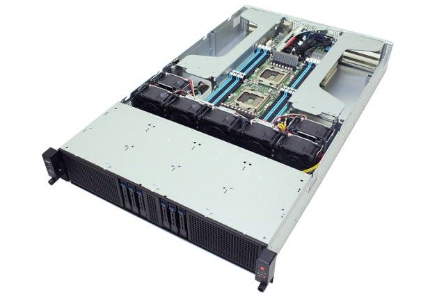 Serwer Asus ESC4000 G2S. [źródło: Asus]