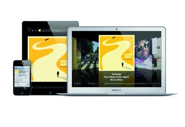 Dzięki iCloud można przerwać odtwarzanie muzyki, a następnie dokończyć jej słuchanie na innym urządzeniu, które właśnie mamy „pod ręką”. [źródło: Apple]
