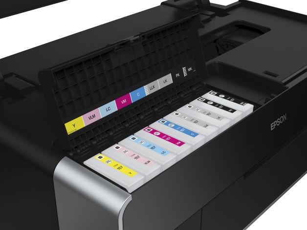 Epson Stylus Photo R3000 dysponuje zestawem aż dziewięciu barwnych tuszy. [źródło: Epson]