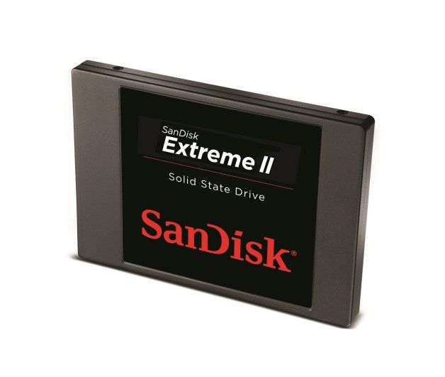 Dysk SSD zapewnia szybsze uruchamianie się systemu, dostęp do plików i aplikacji. Brak części mechanicznych powoduje, że dysk jest mniej podatny na uszkodzenia, a dane bezpieczniejsze. Na ilustracji dysk SanDisk Extreme II SSD. [źródło: SanDisk]