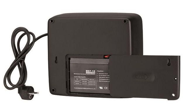 Tył urządzenia Legrand KEOR Multiplug z widocznym modułem baterii
